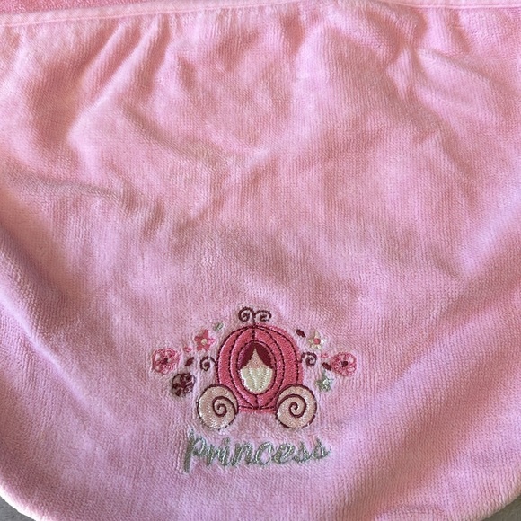 Disney - princess terry bath towel. Size 0-6  months - Picture 2 of 4